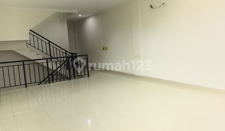 For Rent: 3rd Floor Shop House, Summarecon Bandung