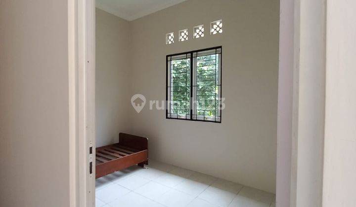 Rumah 2 Lantai Bagus Disewakan Siap Huni di Raffles Hills  5