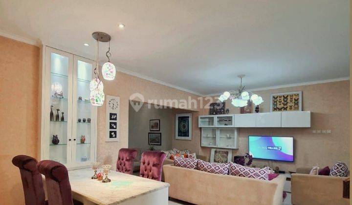 Rumah cantik 2 lantai full furnished di dalam cluster elite Raffles Hills 2