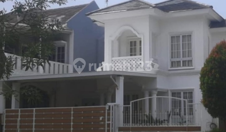 Ready-to-Live Nice House 4 Bedrooms with Backyard & Strategic Location Ready-to-Live Nice House 4 Bedrooms with Backyard & Strategic Location