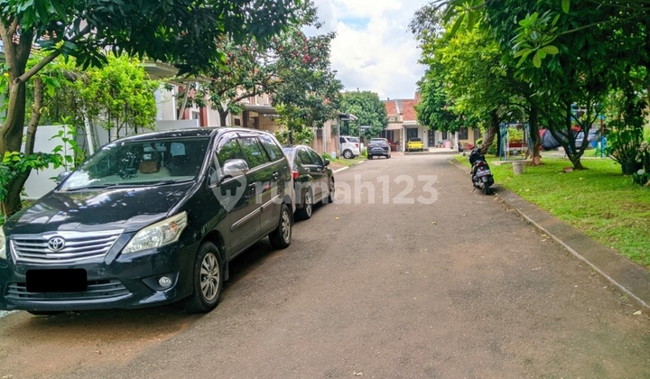 Rumah Siap Huni Depan Taman Di Legenda Wisata