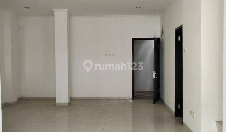 Rumah cantik 2 lantai siap huni di dalam cluster elite Kota Wisata 2