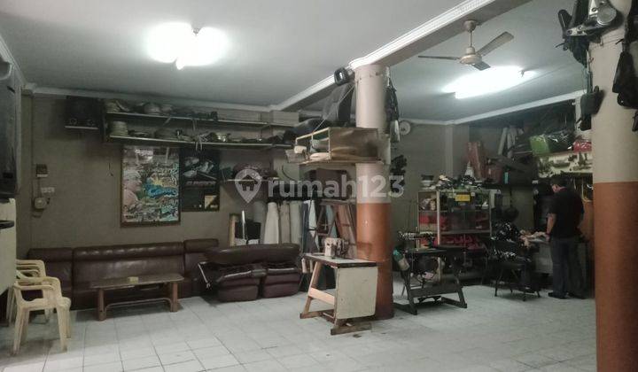 Ruang Usaha Buah Batu, daerah ramai dan padat pengunjung 3