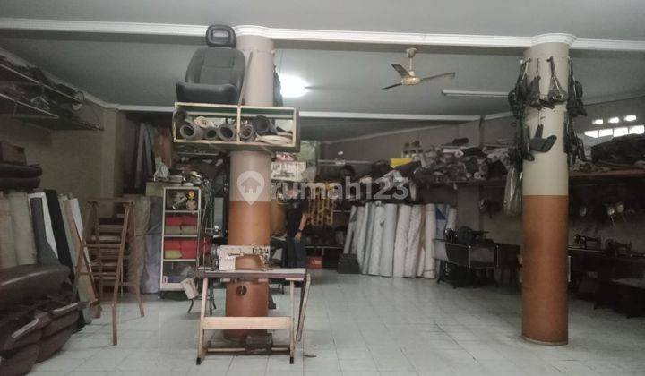 Ruang Usaha Buah Batu, daerah ramai dan padat pengunjung 5