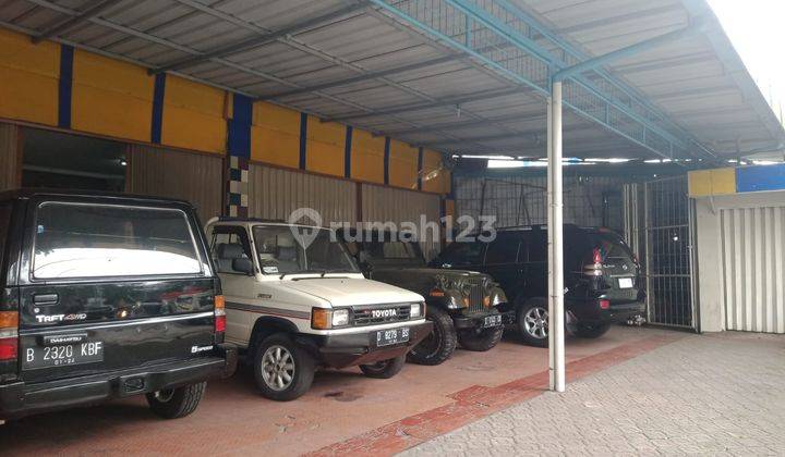Ruang Usaha Buah Batu, daerah ramai dan padat pengunjung 6