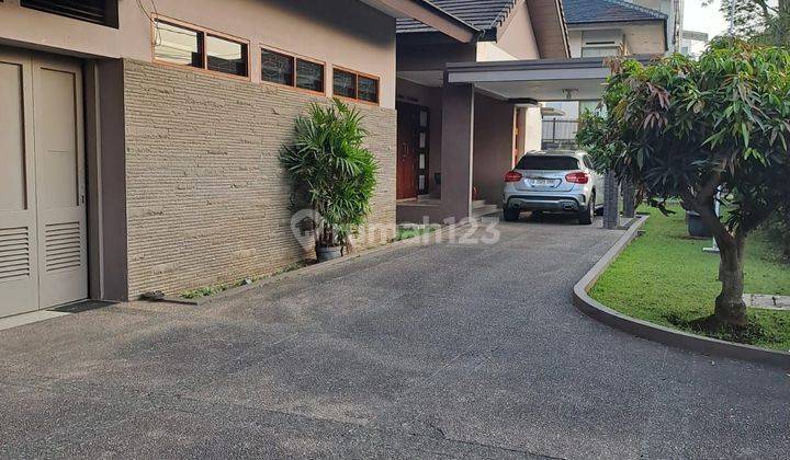 Jual Rumah di Tubagus ismail, Lux Taman Luas 1