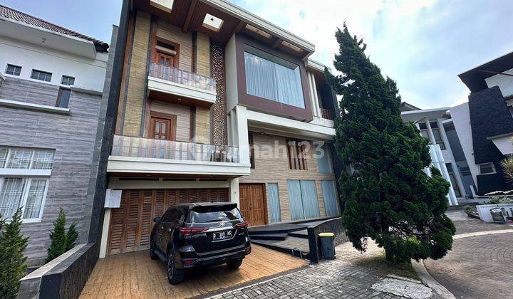 Jual Rumah Klasik Hitung Tanah Cipaganti, Area Prime 1