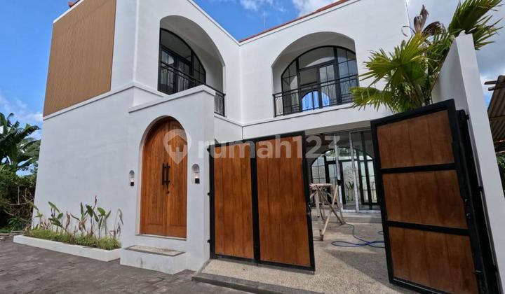 Jual Vila Baru Canggu, Modern Minimalis Daerah Rami Wisata