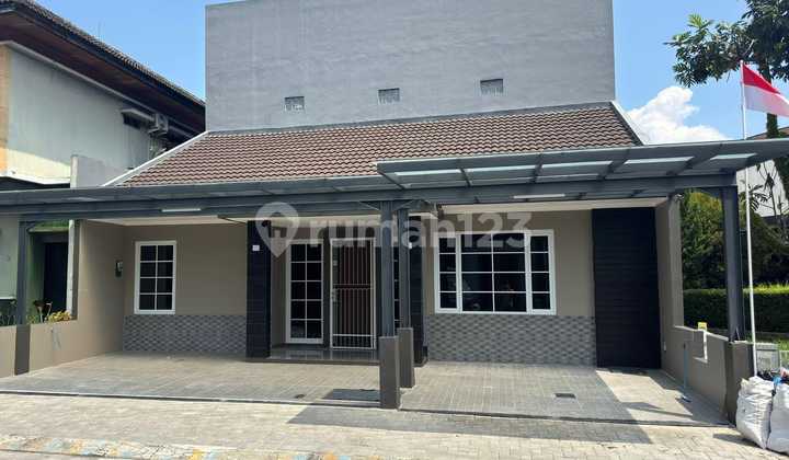 Rumah Siapa Huni Mekar Wangi, Singgasana Pradana