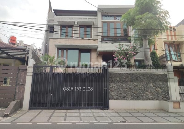 Rumah Mewah Benhill Marmer 3 Lantai Rumah Mewah Benhill Marmer 3 Lantai