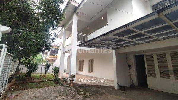 Rumah Putih Marmer Pejaten Raya 1