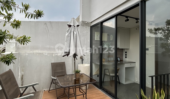 Exclusive Cuma 24 Unit! Rumah Dengan One Gate Security di Mampang Prapatan. 2