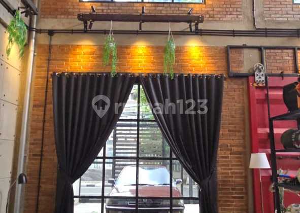 Rumah konsep Industrial di Selatan Jakarta