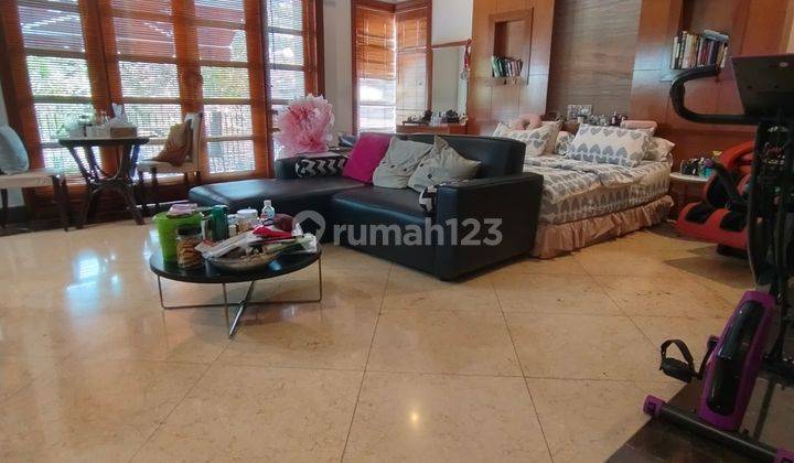 Rumah Mewah 2 Lantai Halaman Luas Dengan Swimming Pool Semi Furni 2