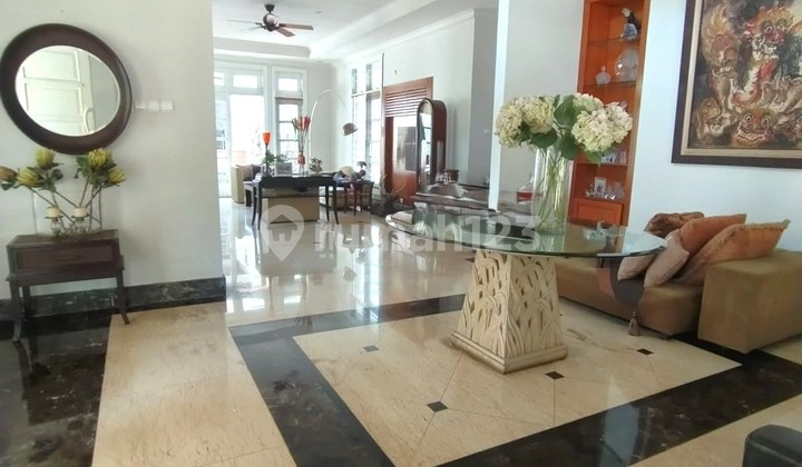 Rumah Mewah 2 Lantai Halaman Luas Dengan Swimming Pool 6953