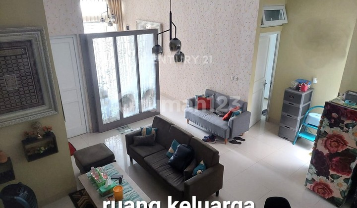 Semi-Furnished House with 2 Workspaces in Graha Raya Bintaro 4854