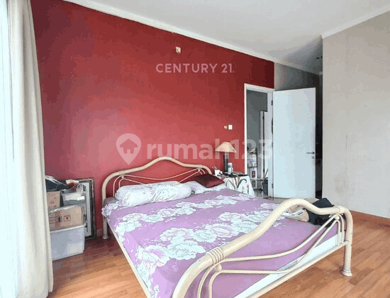 Rumah Rapi Terawat dengan Kolam Renang Emerald Bintaro Jaya 5745 2