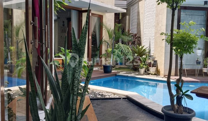 Rumah Mewah Modern Tropis dan Privat Pool di Cluster Exclusive Sektor 9 9638