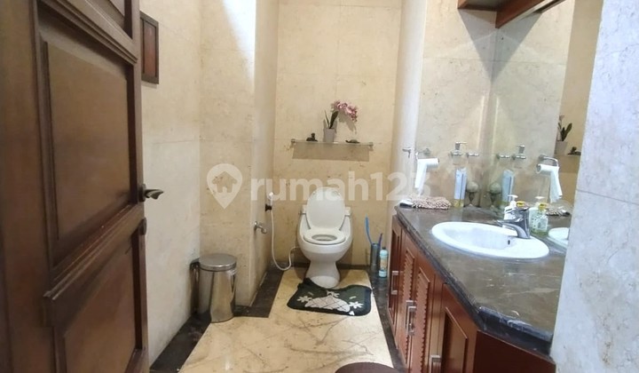 Luxurious 2-Story House with Spacious Yard and Swimming Pool 6953 2