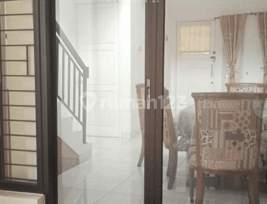 Rumah 2 Lantai Hoek Sebelah Tamam Full Furnish Cluster Graha 4807