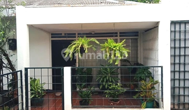 Rumah Bagus Dalam Lingkungan Asri di Jl Cidodol Kebayoran 10077