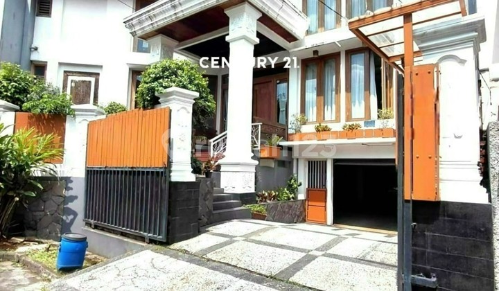 Sell Premium Quality 3-Story House with Swimming Pool 3906