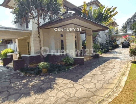 Rumah Mewah Halaman Luas Dengan Swimming Pool Semi Furnished 6953