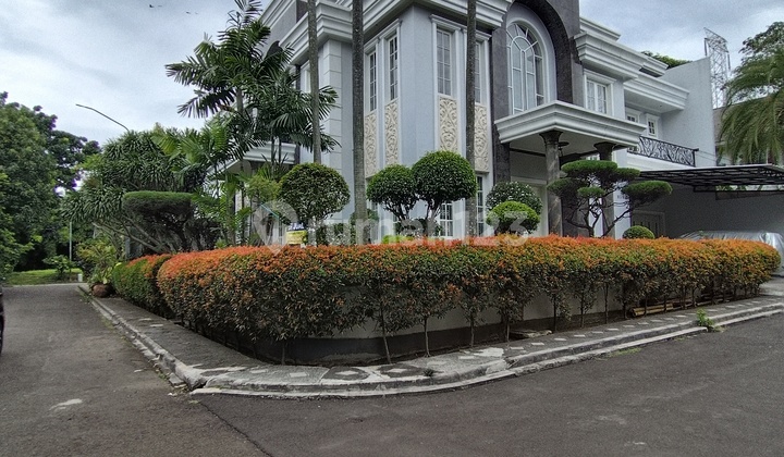 Rumah Mewah Full Furnish dan Swimming Pool Sektor 9 (8131) 2