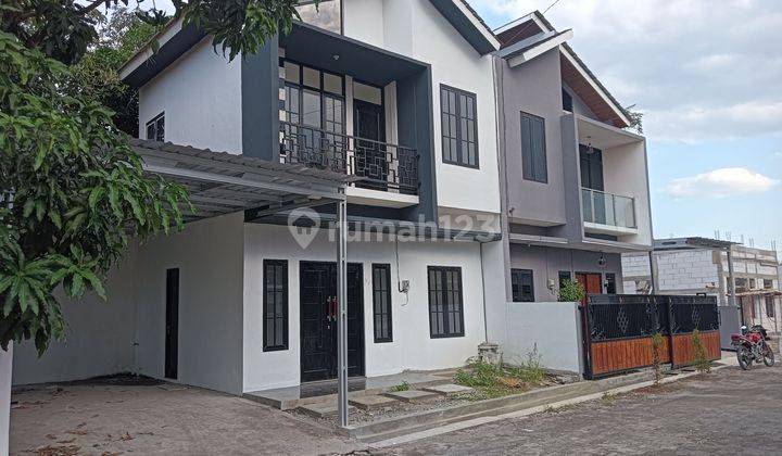 Rumah 2lantai Desain Minimalis, Akses Strategis  1