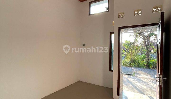 Rumah Siap Huni, Desain Minimalis,dekat Jalan Utama  2