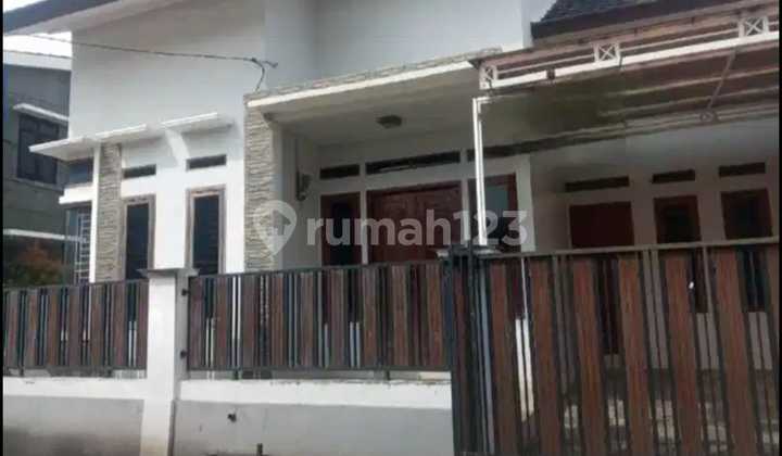 Asli Murah!!! Rumah Hoek Rapih Lokasi Strategis di Cluster Cipondoh, 950Jt