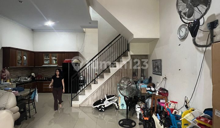 Original Cheap For Sale 2 Story House 5 Bedrooms + 3 Bathrooms Price 1.9 Billion in Poris Indah, Tangerang City Negotiable