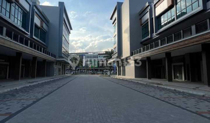 Nice Shop House 189 m2 Crystal Boulevard Summarecon Bekasi 2