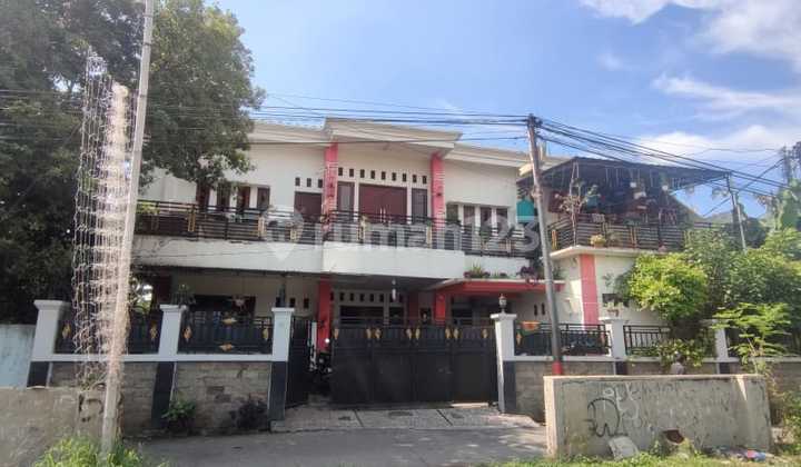 Rumah 2 Lantai SHM Dekat Akses Tol Dekat Akses Bus Kota di Wisma Jaya, Bekasi