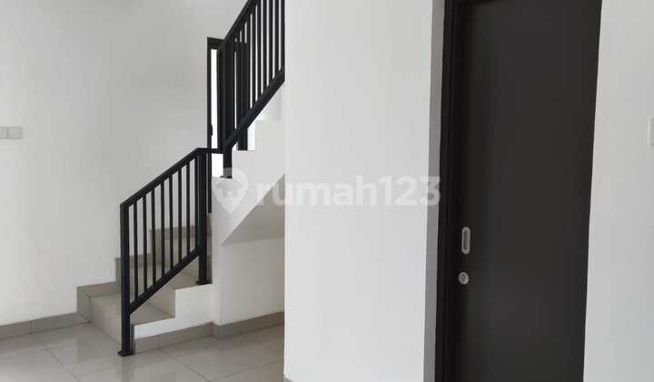 Rumah 3 Lantai Bebas Banjir Dekat Pusat Perbelanjaan Siap Huni di Jakarta Garden City Cluster Mahakam, Jakarta Timur 2