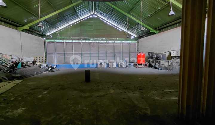 3-Unit Terraced Shophouse + Warehouse & Nice House 500 m2 on Bekasi Main Road, East Jakarta 3-Unit Terraced Shophouse + Warehouse & Nice House 500 m2 on Bekasi Main Road, East Jakarta