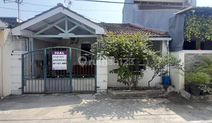 Rumah Sudah Renovasi Furnished SHM di Harapan Indah 1, Bekasi 1