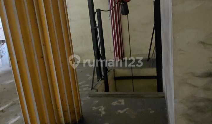 3-Unit Terraced Shophouse + Warehouse & Nice House 500 m2 on Bekasi Main Road, East Jakarta 3-Unit Terraced Shophouse + Warehouse & Nice House 500 m2 on Bekasi Main Road, East Jakarta