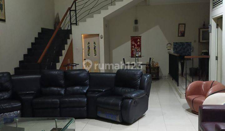 Rumah 2 Lantai Bagus SHM di Taman Holis Indah
, Bandung 2