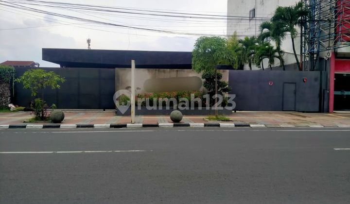 Bangunan dan Cafe Resto 3 Lantai SHM di Jalan Jendral Sudirman, Bandung Bangunan dan Cafe Resto 3 Lantai SHM di Jalan Jendral Sudirman, Bandung