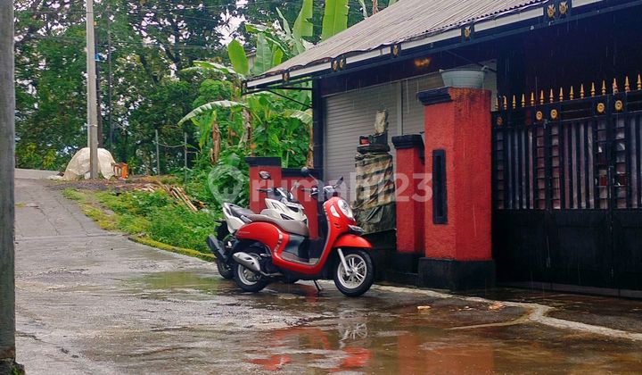 200m² House Plus Small Roadside Shop in Wanagiri