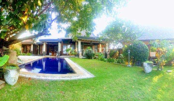 400m² Beachfront 3 BR Villa Tradisional Style Lovina Bali  2