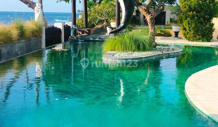 Beautiful White Villa Beachfront 4000m² with Pool Singaraja Bali  2