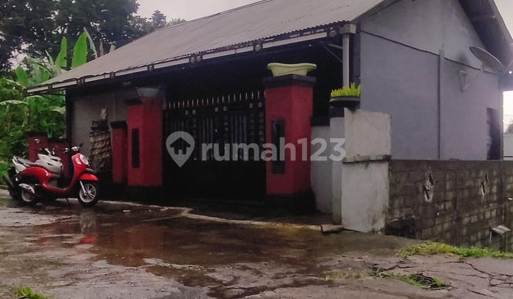 200m² House Plus Small Roadside Shop in Wanagiri