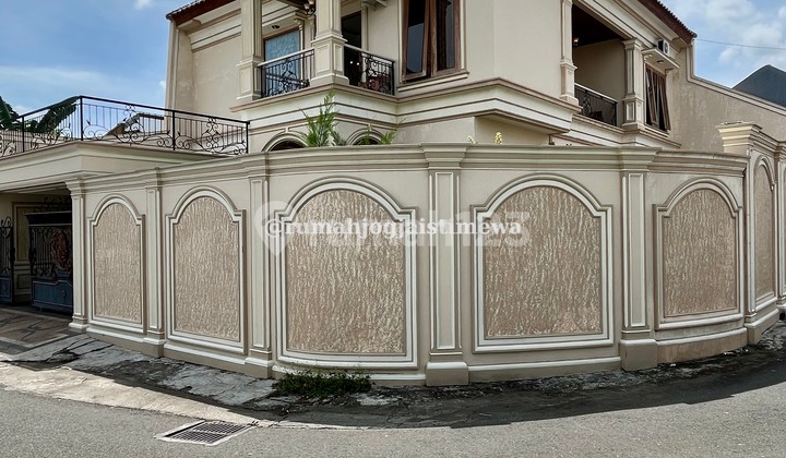 Rumah Mewah Full Furniture dengan Kolam Renang Dekat Malioboro