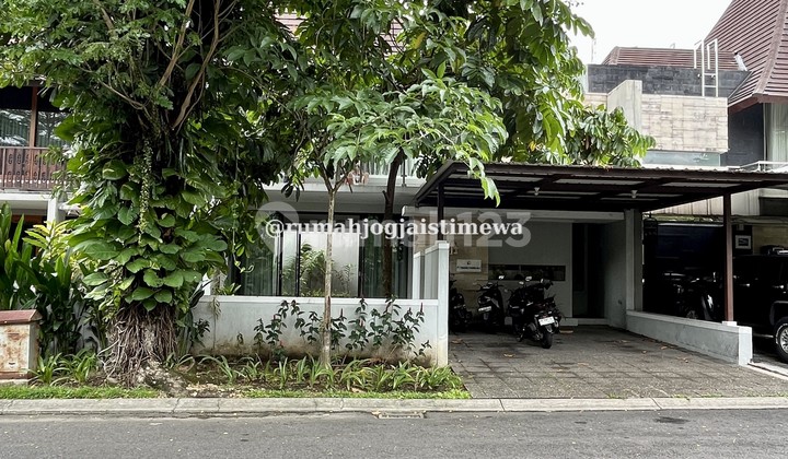 Rumah Mewah Dalam Perumahan Hyarta JL Palagan Km 7 Dekat Monjali