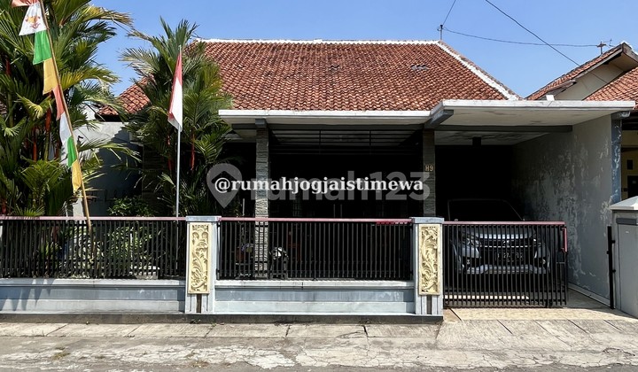 Large House in the Purwomartani Kalasan Housing Complex 1