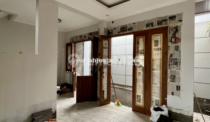 Rumah Baru Dalam Cluster Dengan Kolam Renang di Maguwoharjo 2