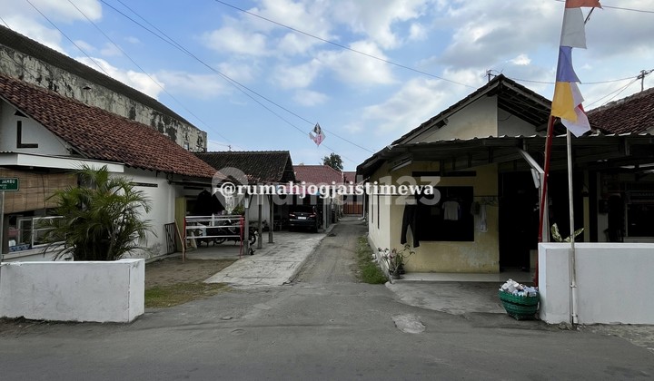 Tanah Kecil di JL Monjali Barat UGM Dekat JCM dan Pusat Kota Tanah Kecil di JL Monjali Barat UGM Dekat JCM dan Pusat Kota