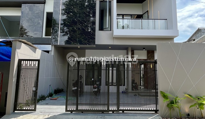 Rumah Mewah Baru di JL Kaliurang Km 12 Selatan Kampus UII Pusat Rumah Mewah Baru di JL Kaliurang Km 12 Selatan Kampus UII Pusat